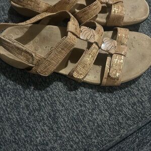 Vionic Women's Women's Size 7  Rest Amber Backstrap Sandal‎ Adjustable Gold Cork